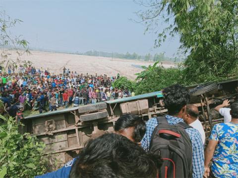 ছবি : রাউজানে যাত্রীবাহী বাস উল্টে খাদে।