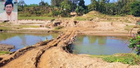 ছবি : সুয়ালক ইউনিয়নের ১নম্বর ওয়ার্ড সুলতান পুর পরিবেশ ধ্বংস করে অবৈধভাবে বালু উত্তোল করছে আব্দুস সবুর গং।