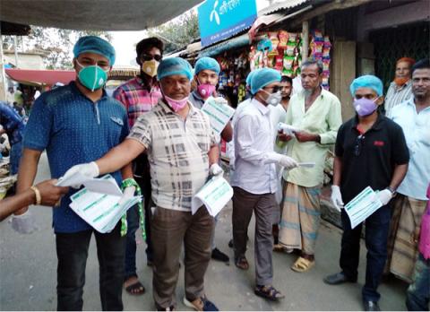 ছবি : কোভিড-১৯ বা করোনা ভাইরাস প্রতিরোধে কাজ করছে আলীকদমের জনপ্রতিনিধিরা।