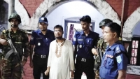 পার্বতীপুর রেলস্টেশনে সেনাবাহিনীর অভিযানে টিকিট কালোবাজারি আটক