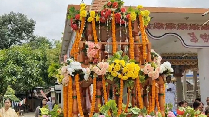ঈশ্বরগঞ্জে জগন্নাথ দেবের রথযাত্রা অনুষ্ঠিত