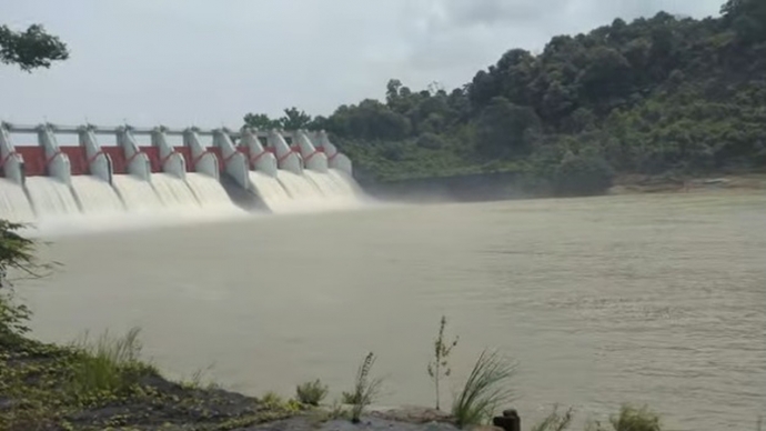 রাতে ৬ ইঞ্চি করে  ছেড়ে দেওয়া হলো  কাপ্তাই লেক এর ১৬ টি জলকপাট