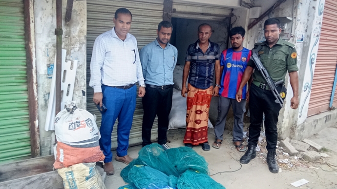 আত্রাইয়ে বিপুল পরিমাণ কারেন্ট জাল জব্দ