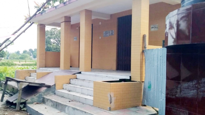 গৌরীপুরে অচল ১৮ লাখ টাকার পাবলিক টয়লেট
