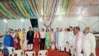 গুলশান-বনানী পূজামণ্ডপে মা দুর্গার প্রতিমার বিসর্জন শেষে দুর্গা মায়ের শান্তির জল প্রদান