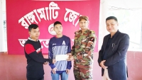 রাঙামাটির অসহায় কিশোরের চিকিৎসায় সেনাবাহিনী