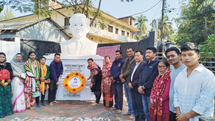 প্রয়াত মানবেন্দ্র নারায়ন লারমা’র প্রতি জুঁই চাকমা’র শ্রদ্ধাঞ্জলি জ্ঞাপন