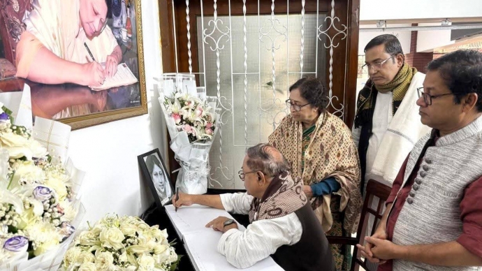 বেগম খালেদা জিয়ার শোকবইয়ে বিপ্লবী ওয়ার্কার্স পার্টির নেতৃবৃন্দের স্বাক্ষর