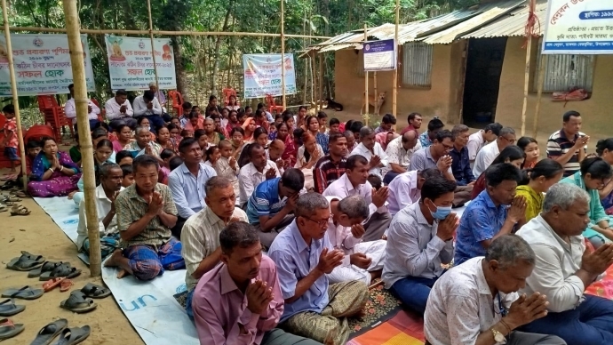 অজিতানন্দ মহাথেরোর পিতা-মাতার স্মরণে অষ্টপরিষ্কারসহ সংঘদান ও জ্ঞাতিভোজন অনুষ্ঠান অনুষ্ঠিত