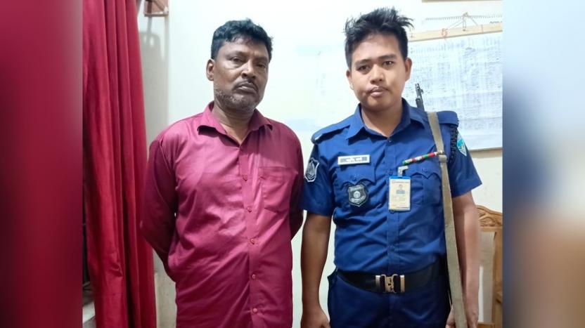 রাঙামাটিতে ০৭ মামলার পলাতক আসামী ও মাদক সম্রাট হোসেন গাঁজাসহ গ্রেফতার