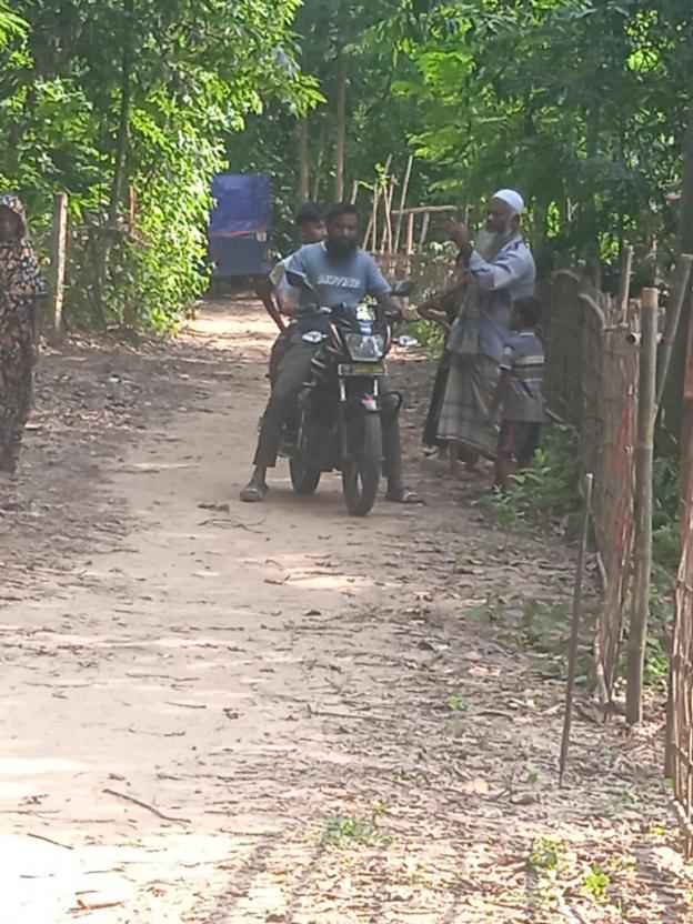 টেন্ডারবিহীন ৭ লাখ টাকার সরকারি গাছ লুটের নিউজ করায় সাংবাদিকের ঘর দখল