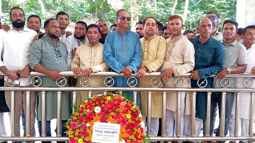 জিয়াউর রহমানের ১ম সমাধিতে শ্রদ্ধা নিবেদন করলেন সিডিএ চেয়ারম্যান বেলায়াত হোসেন