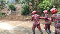 ভারী বর্ষনে পাহাড় ধ্বসে রাঙামাটি- চট্টগ্রাম মহাসড়কের বেহাল অবস্থা