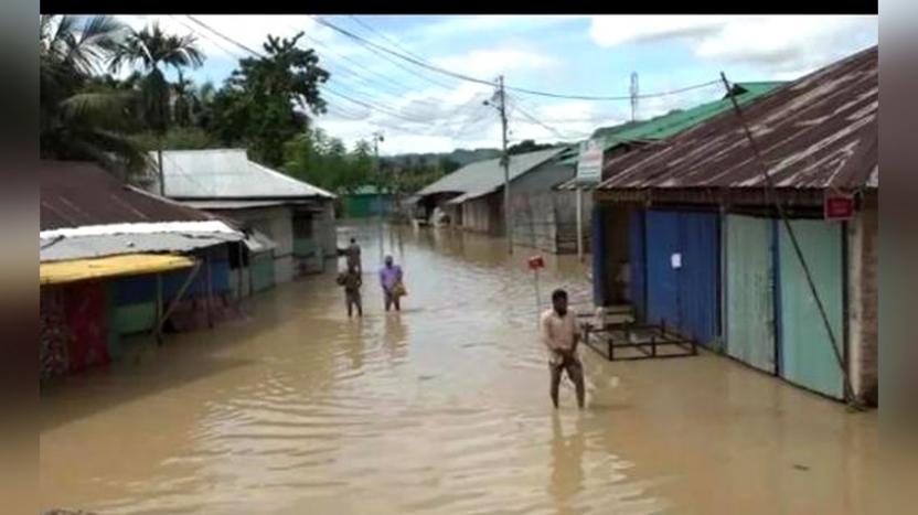 খাগড়াছড়ির বন্যায় এখনো পানিবন্দি সাড়ে ৩ হাজার পরিবার, দীঘিনালায় দুর্ভোগ চরমে,
