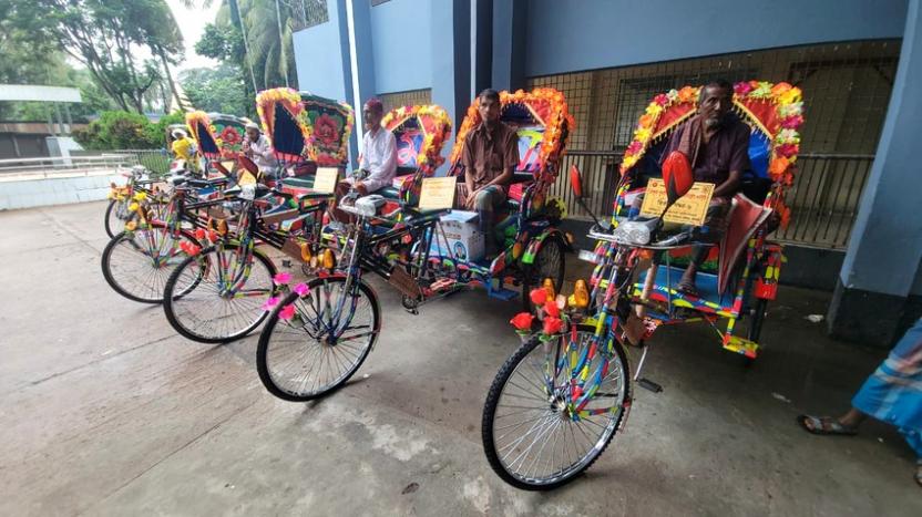 ঝালকাঠিতে অসহায় ছয় পরিবারের মুখে হাসি
