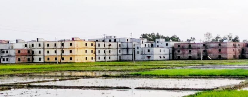 বড়পুকুরিয়া কয়লা খনি সম্প্রসারণের আগে কৃষিজমিতে বহুতল ভবন নির্মাণ