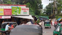 ভেদ ভেদীতে আজগর আলী বহুতল ভবন নির্মান করেছেন রাঙামাটি-চট্টগ্রাম মুল সড়কে