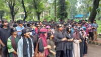 চুয়েটে কালো কাপড় বেঁধে শিক্ষার্থীদের প্রতিবাদ