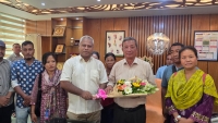 বিপ্লবী ওয়ার্কার্স পার্টির পক্ষ থেকে রাঙামাটি জেলা পরিষদ চেয়ারম্যান দীপন তালুকদারকে ফুলেল শুভেচ্ছা