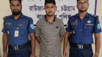 রাউজানে চেকপোস্টে পিস্তল-গুলিসহ গ্রেফতার