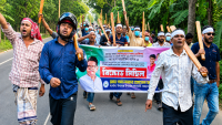 ঈশ্বরগঞ্জে বৈঠা-লাঠি হাতে নিষিদ্ধ আওয়ামী লীগের বিক্ষোভ মিছিল